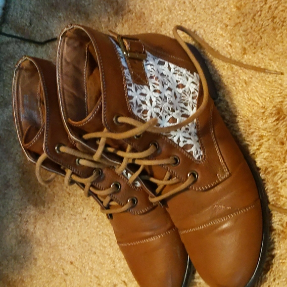 Boots - Picture 5 of 5